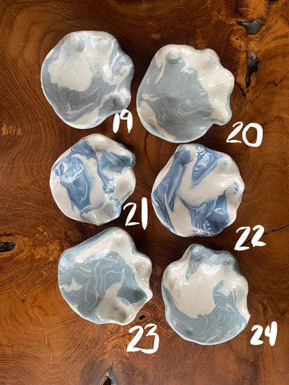 Palm Palette - Hand-Sculpted Artist Palette - Unique Left-Hand Design with Finger-Well Paint Layout