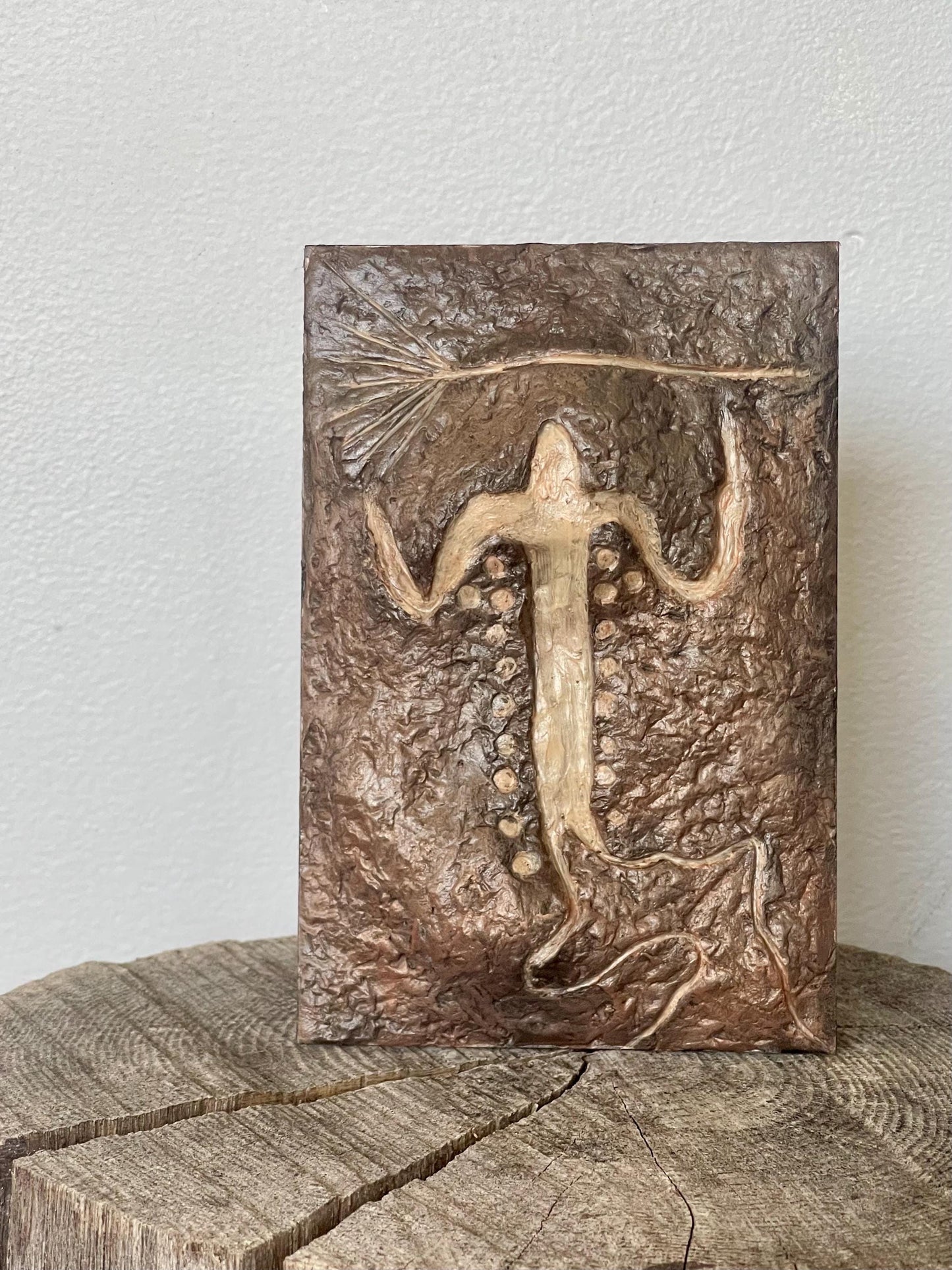 Murujuga Petroglyph Clay Wall Art: Hand-Sculpted Australian Aboriginal Design
