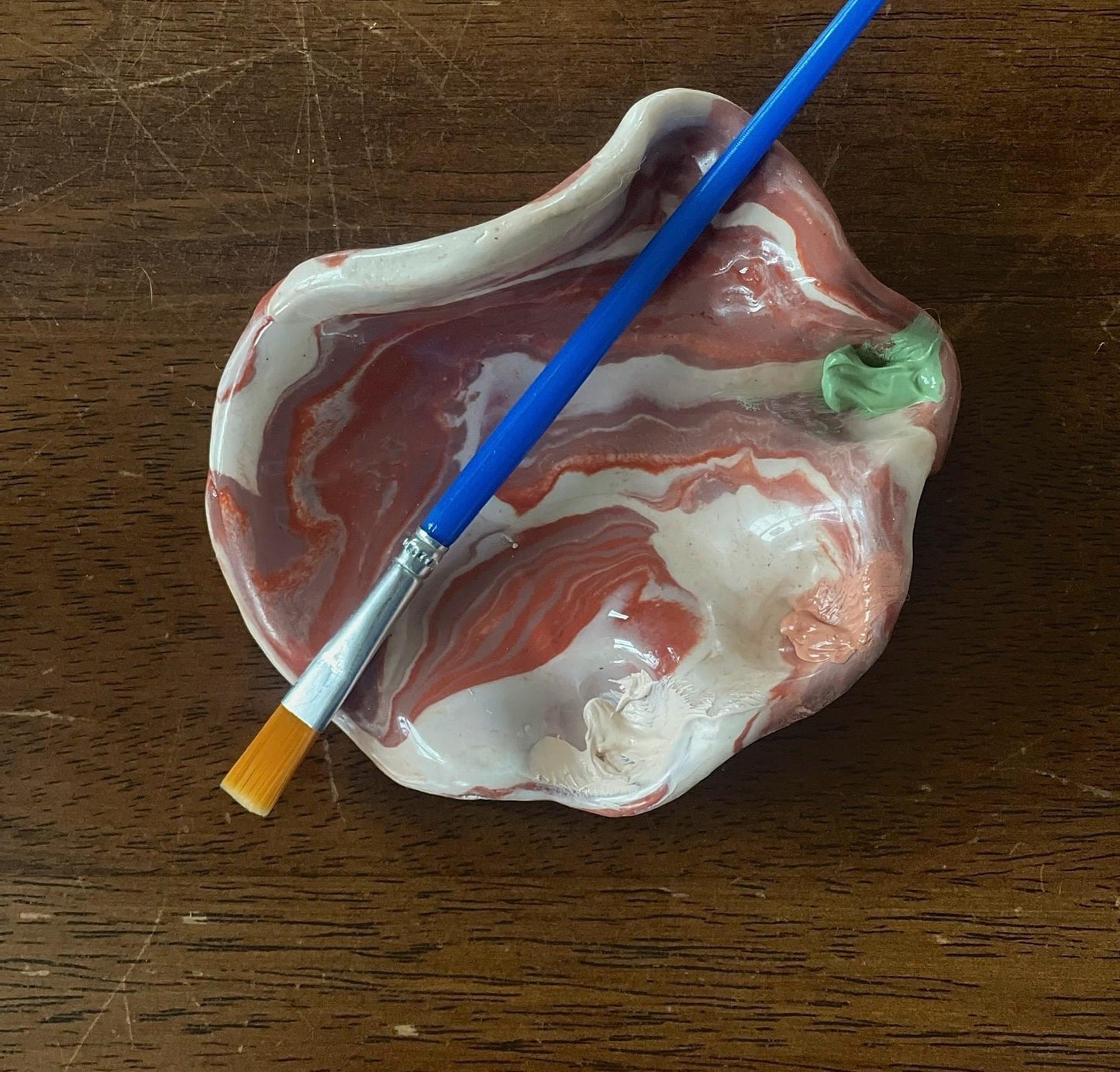 Palm Palette - Hand-Sculpted Artist Palette - Unique Left-Hand Design with Finger-Well Paint Layout