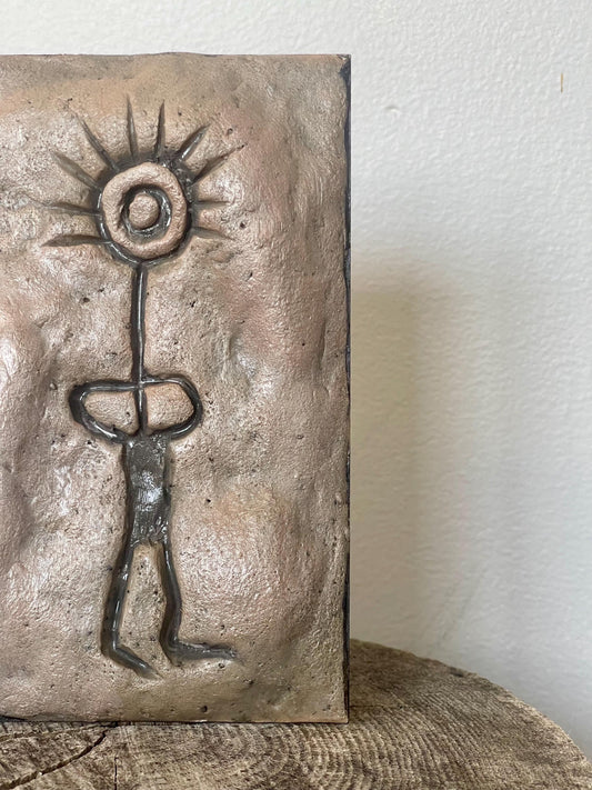 Sun-Headed (Canada) petroglyph— Hand-Sculpted 4×6 Clay Wall Art