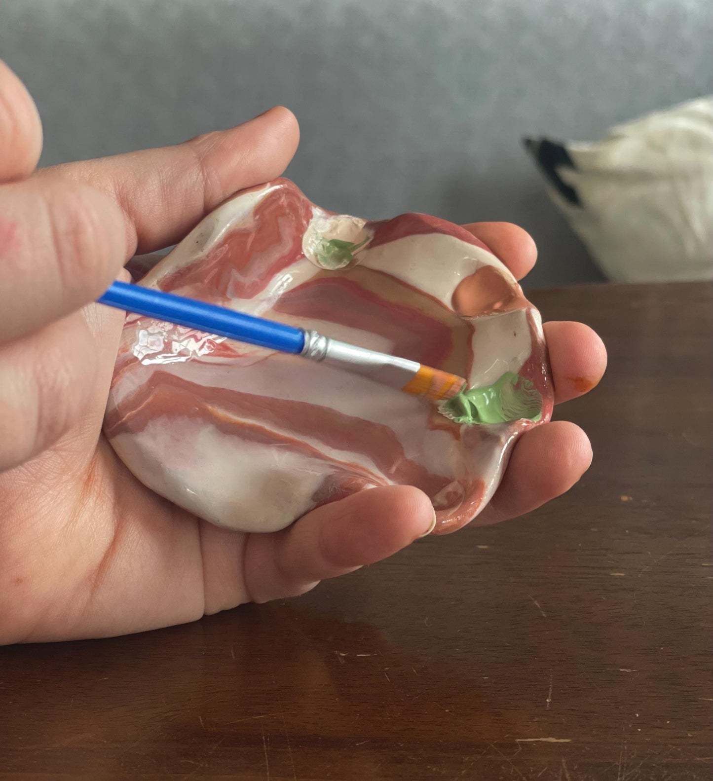 Palm Palette - Hand-Sculpted Artist Palette - Unique Left-Hand Design with Finger-Well Paint Layout