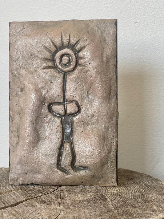 Sun-Headed (Canada) petroglyph— Hand-Sculpted 4×6 Clay Wall Art
